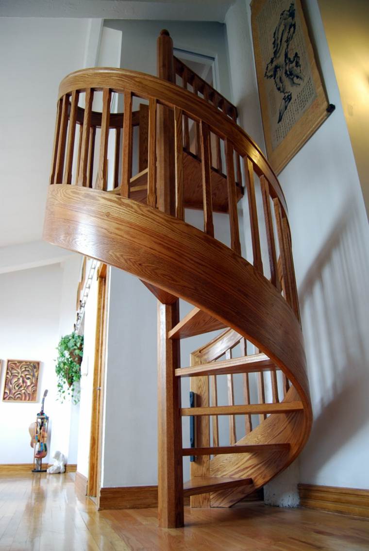 lekerekített fa lépcső