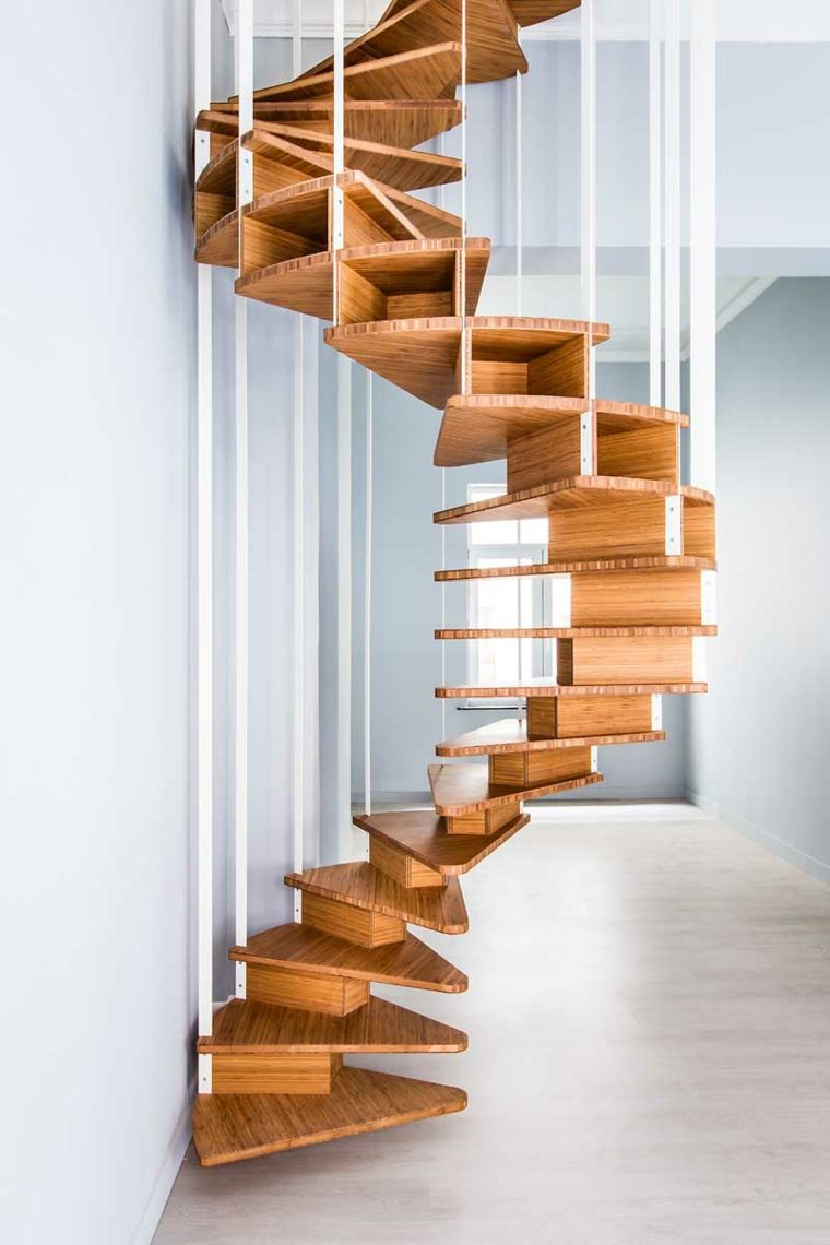 eredeti tervezésű belső lépcső