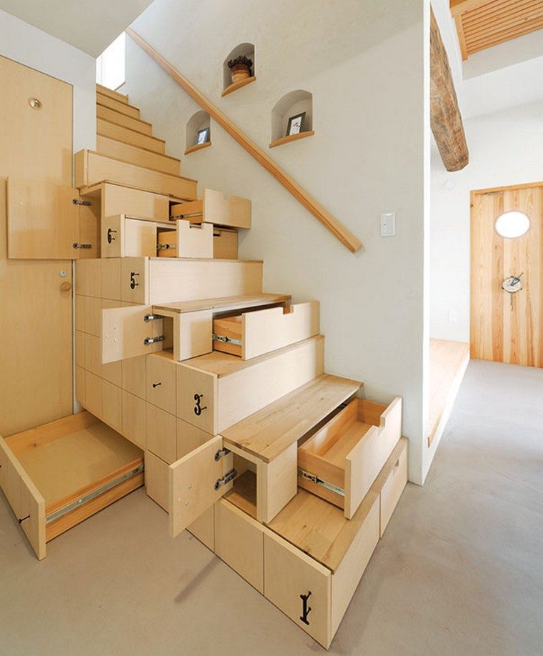 Prostor za skladištenje stubišta prema dizajnu drvenih stubišta