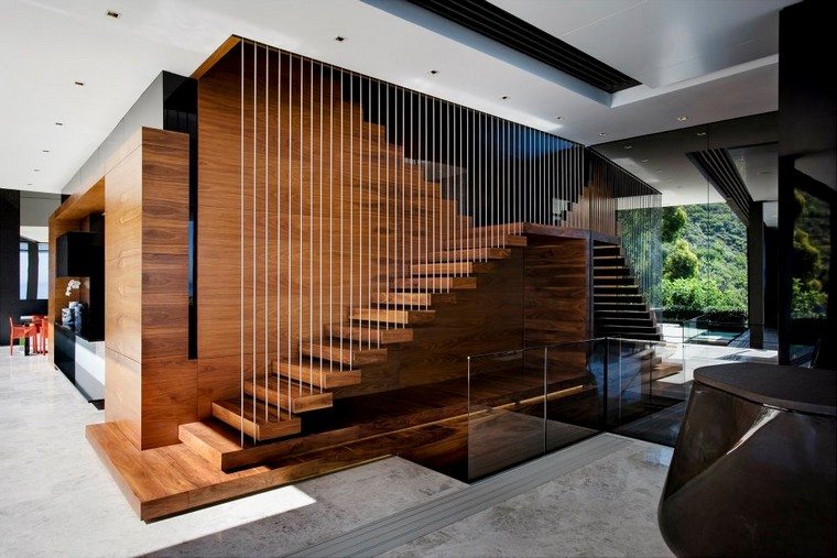 modernaus interjero mediniai laiptai modernios interjero dizaino idėjos