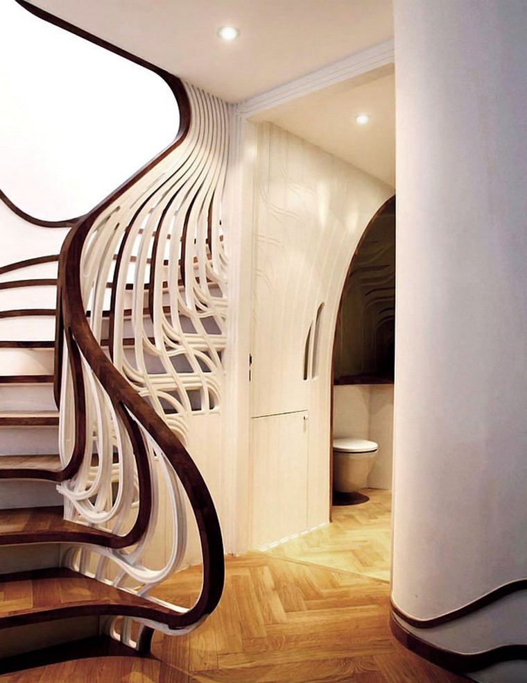 modernaus medžio dizaino laiptai