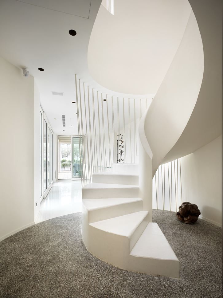 laiptų dizainas balto modernaus interjero šiuolaikinio dizaino