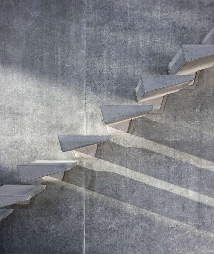 laiptų dizainas modernus vaškuoto betono interjeras madingos idėjos