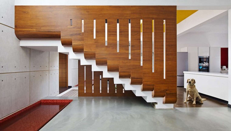 lépcsőház belső elválasztási ötletek polírozott betonpadló modern sziget