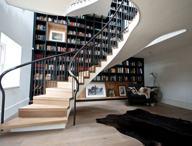 Lépcsőház fából készült könyvtár tervezési ötlet parketta fa