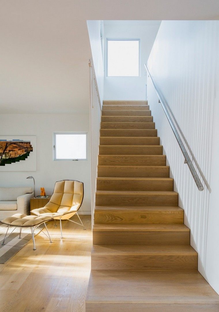 Modern belső fa lépcső divatos design apartman karosszék
