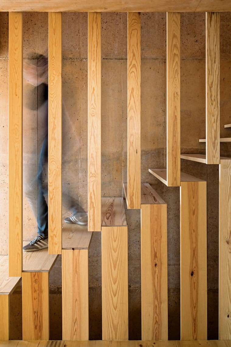 fa lépcsőház modern belsőépítészet divatos ötlet