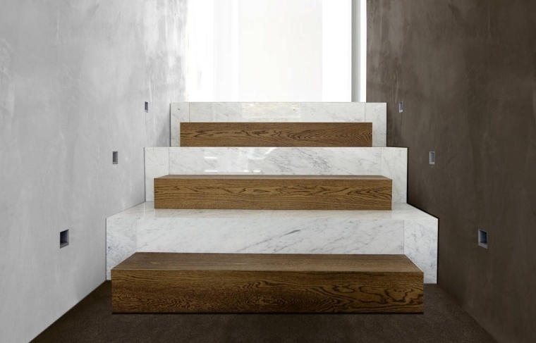 scala in legno e marmo