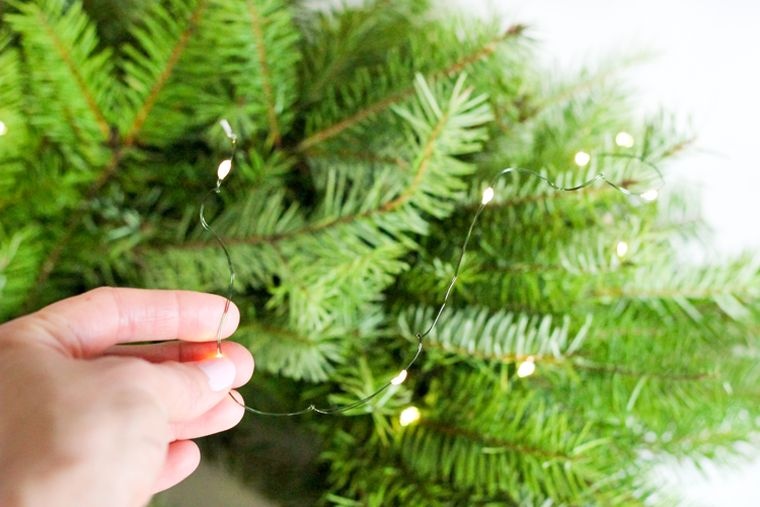 diy-wreath-for-christmas-light-garland