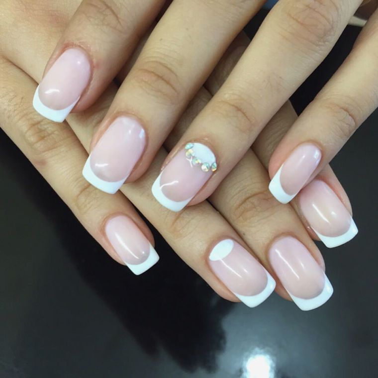 wedding-nail-deco-idee-french-gel