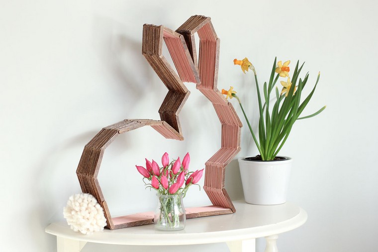 festa di pasqua legno coniglietto deco idea fiori pianta deco primavera