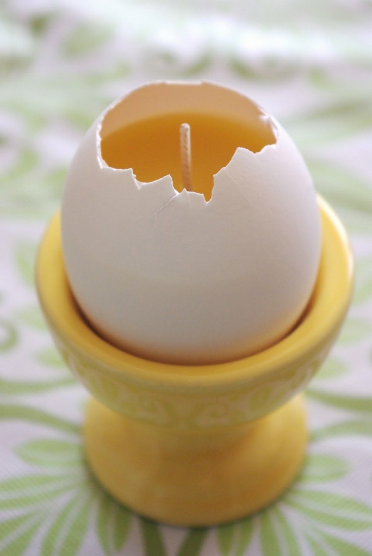 Idea di candela per decorare la tavola delle uova Decorazioni per la tavola di Pasqua