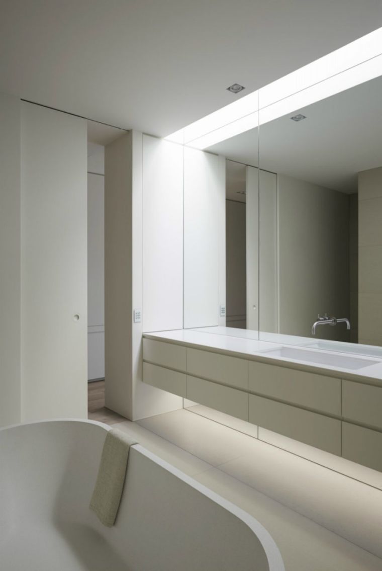 veliki suvremeni dizajn zrcala zidna slavina fotografija kupaonica