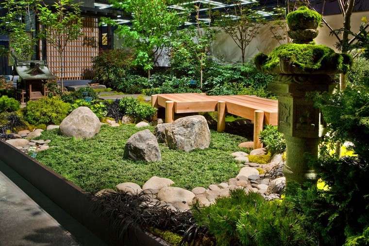 ideja japanske drvene klupe u japanskom vrtu