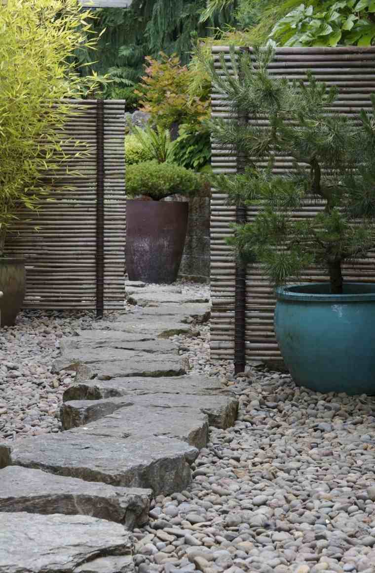 arredamento da giardino in pietra