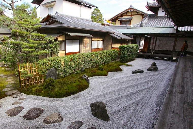 日本庭園の大きな石の装飾庭のアイデア