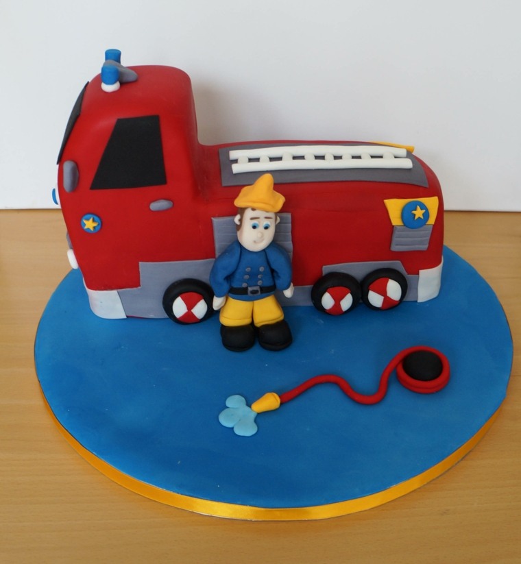 torta di compleanno Sam il pompiere originale composizione interessante