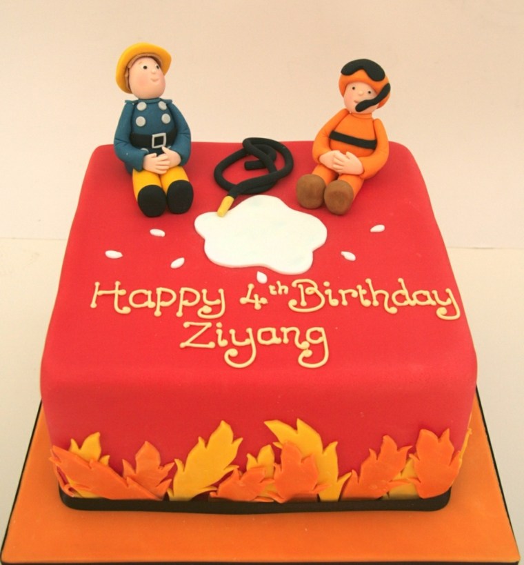 炎の中の赤い四角いケーキは、雲の上に座っている消防士をサムします