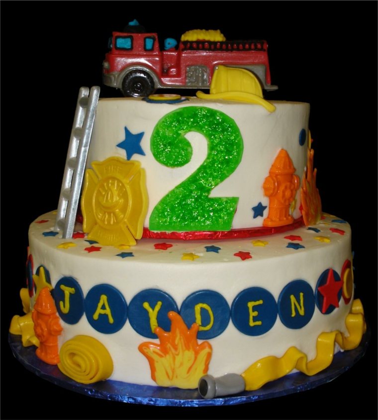 ugniagesių sam tortas dviejų aukštų pagrindinės spalvos antrasis gimtadienis