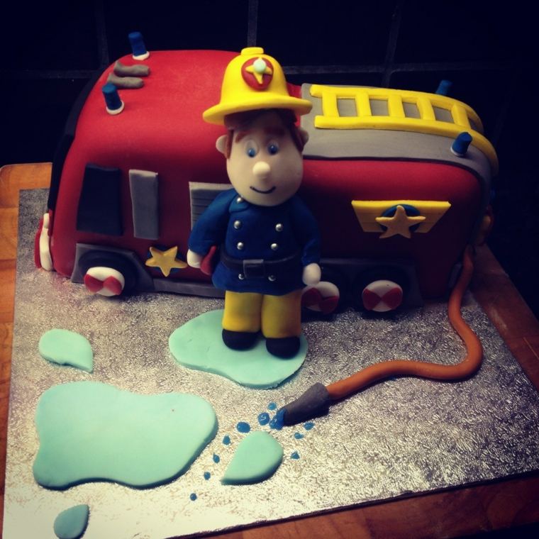torta di compleanno originale camion Sam il pompiere