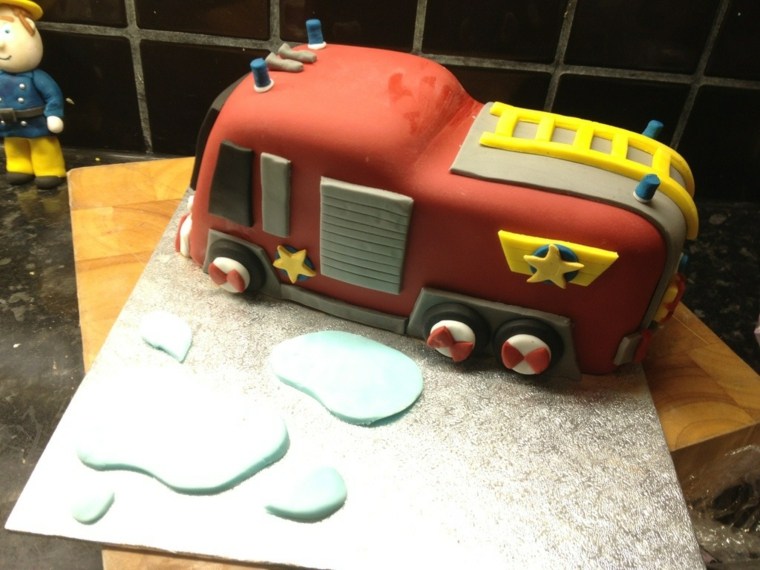 トラックサム消防士ケーキ誕生日素敵