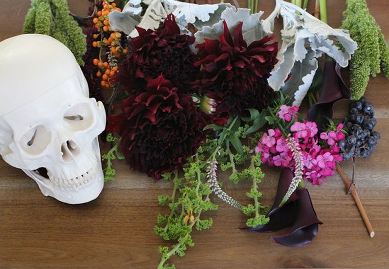 halloween ijesztő deco-diy-koponya-virágok-váza