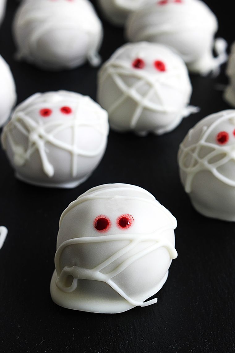 deco-halloween-candies-idea-ghosts-sugars