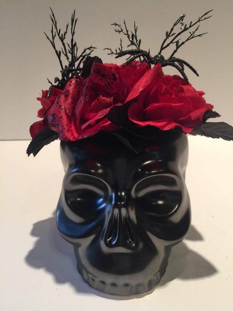 黒い頭蓋骨のハロウィーンの装飾