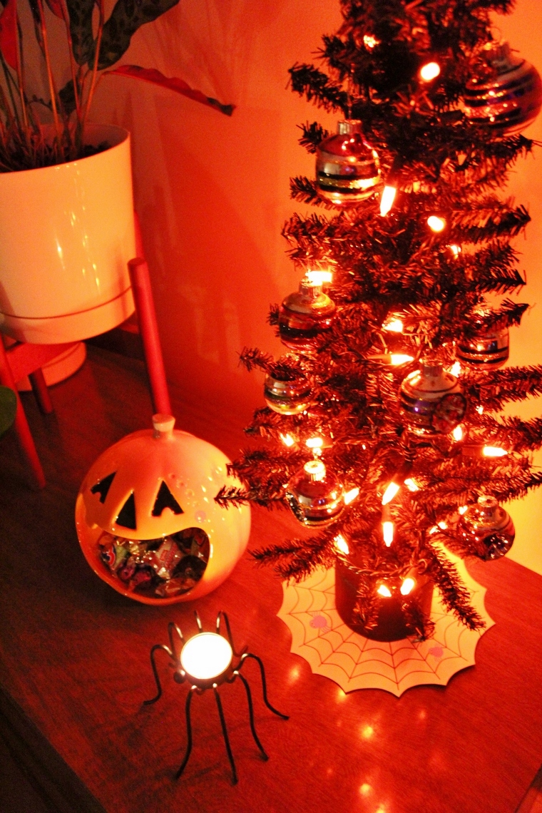 Kalėdų eglutės žvakės Helovino dekoras