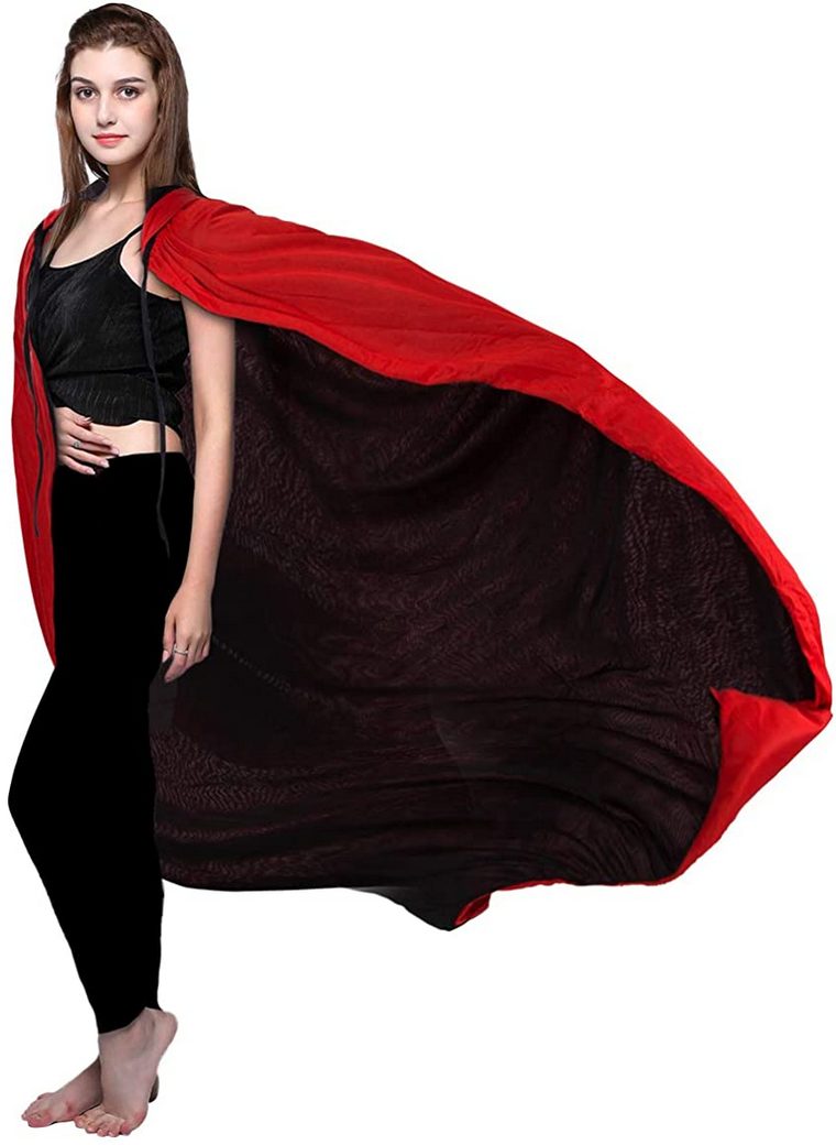 赤と黒のハロウィーンの10代の少女の衣装