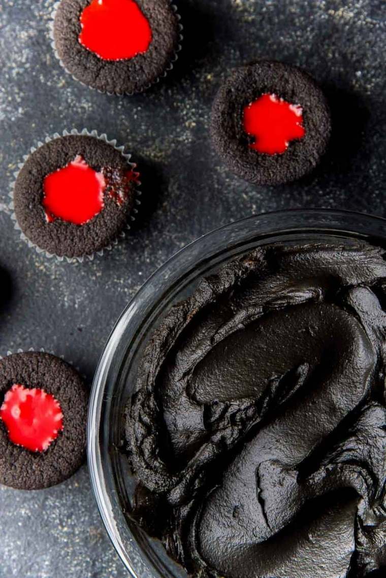crveni crveni muffini za Noć vještica