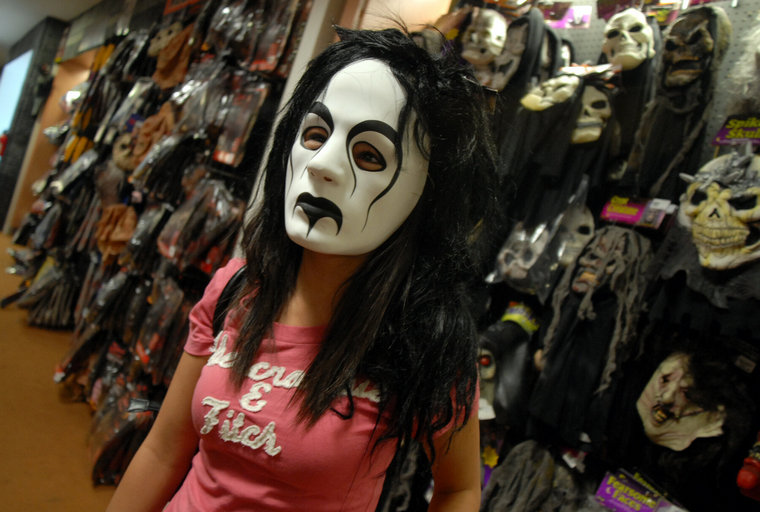 不気味なハロウィーンの化粧マスク