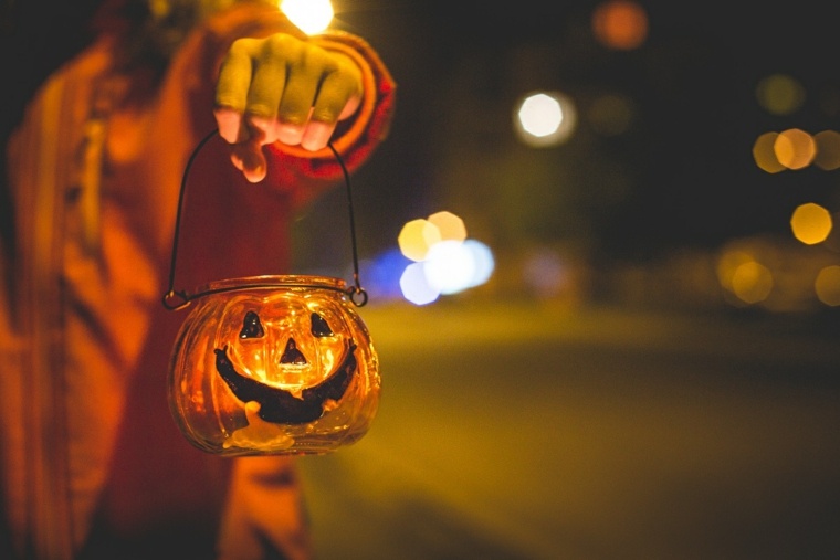 il trucco di halloween sembra il costume di halloween