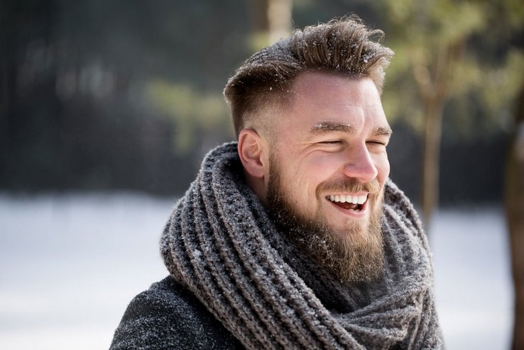 男ひげのアイデアはヘアカットを見て