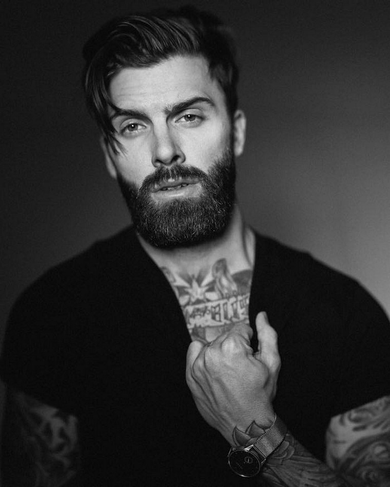 uomo tatuaggio barba look idea acconciatura per uomo