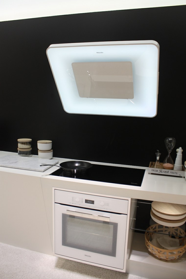 Cappa aspirante design moderno piastre luminose idea cottura