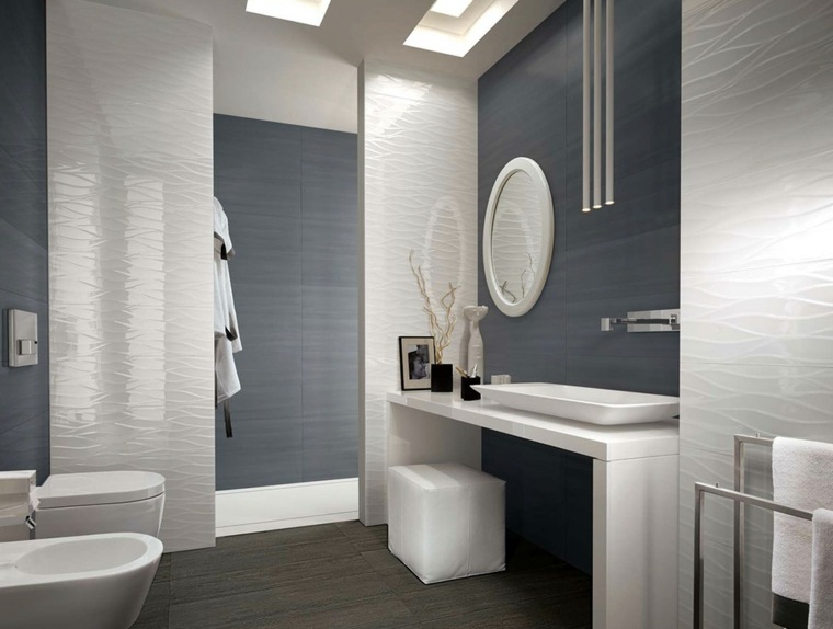 ideja kupaonskih pločica sivo bijelo ogledalo tuš kabina WC bijela osmanska