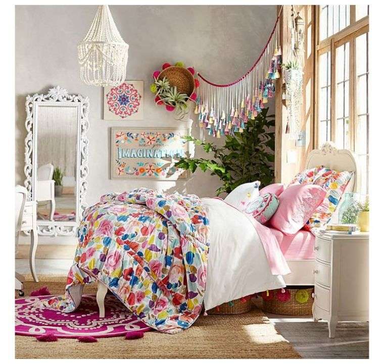 子供の女の子のための寝室を飾る方法