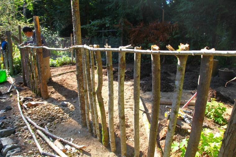 Idea di recinzione in legno fai-da-te occultamento del giardino all'aperto