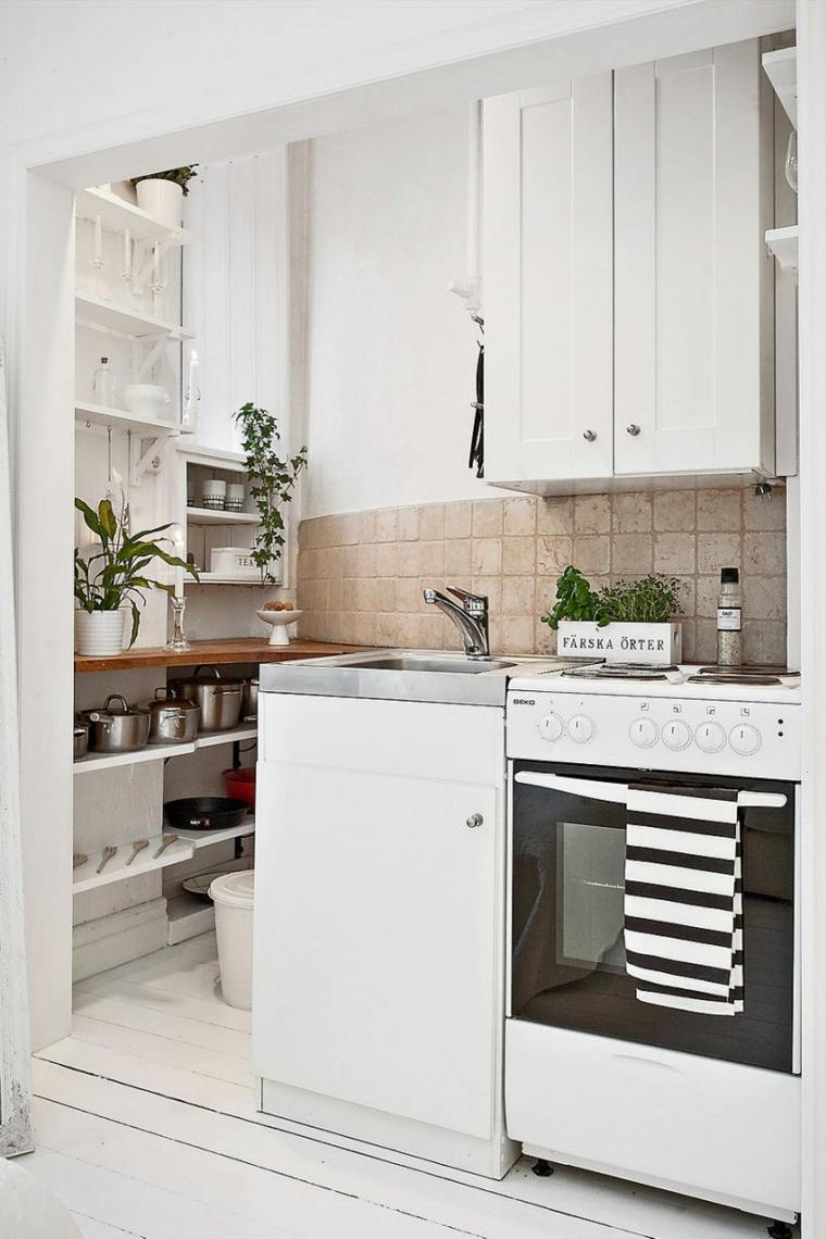 キッチン小さなスペース白い家具