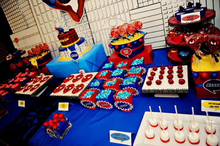 idea di decorazione di compleanno tematica spiderman