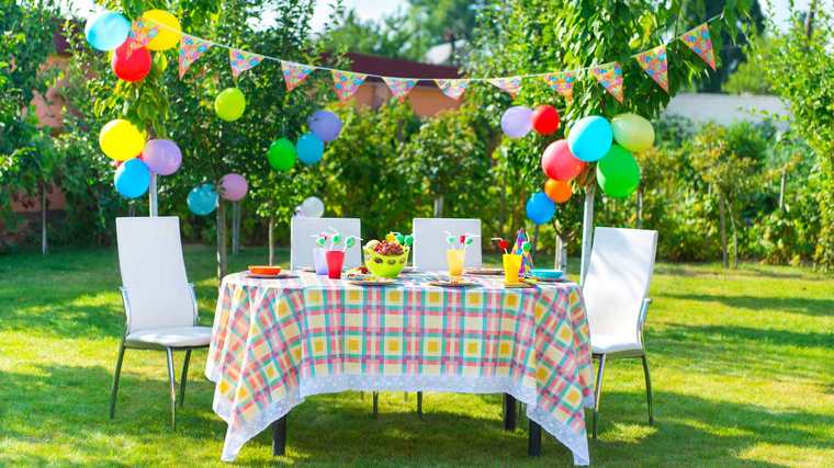 夏春屋外の誕生日の装飾のアイデア