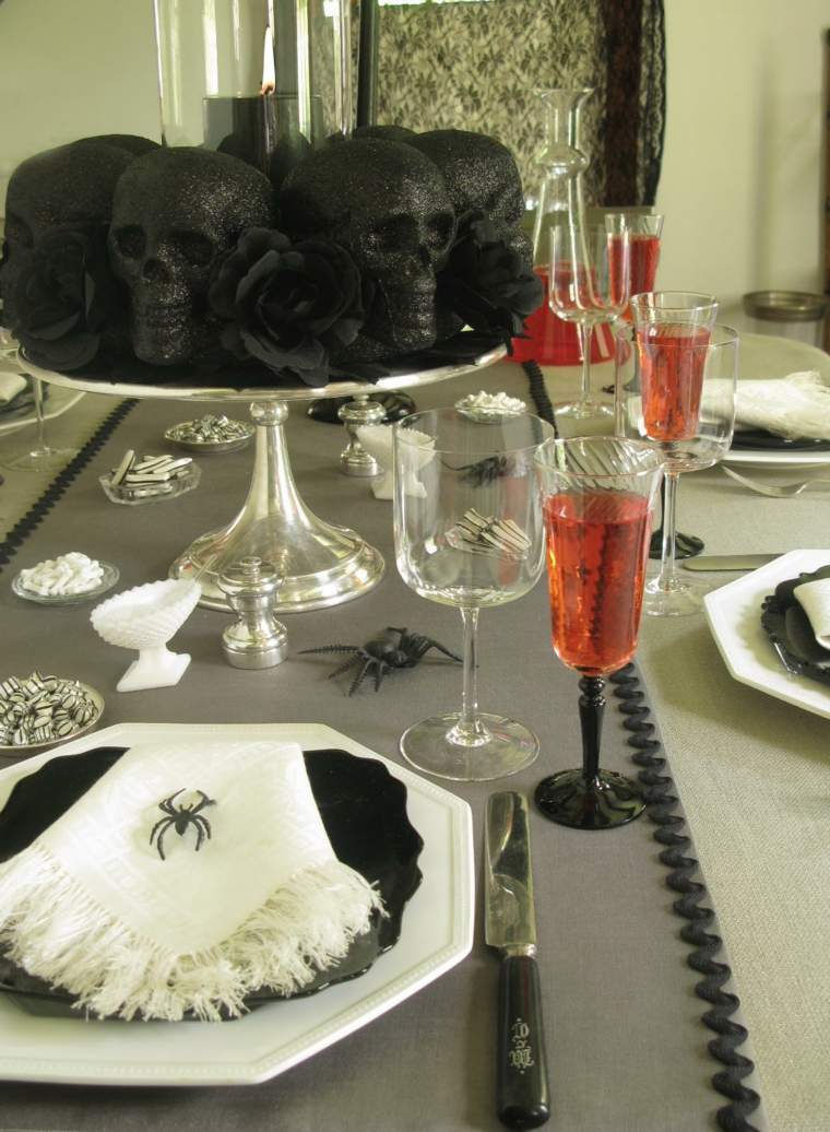elegantiškas Helovino stalo dekoravimas