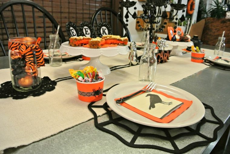 Helovino stalo dekoravimo idėjos