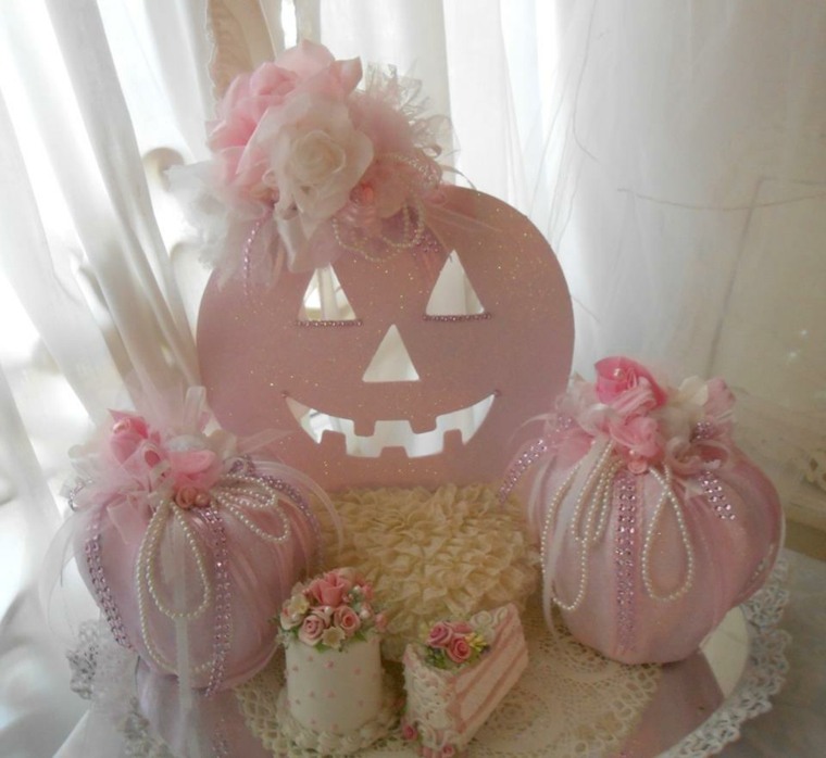 Elegantiška rožinė Helovino dekoravimo idėja
