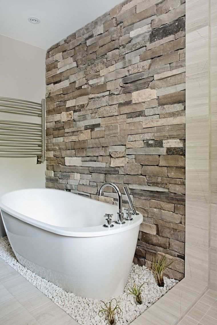 akcentas-akmuo-vonios kambarys-sienos dekoro idėja