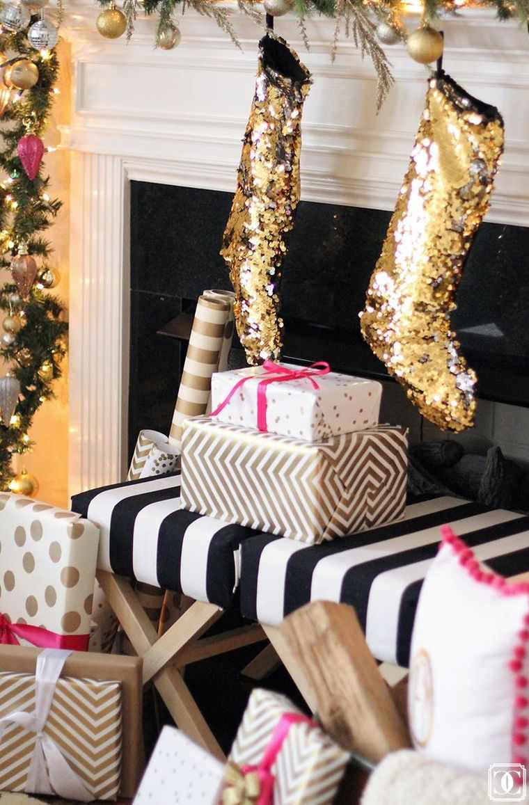 glamūrinis-kalėdinis-deko-židinys-kojinių dizainas-pakabinamas