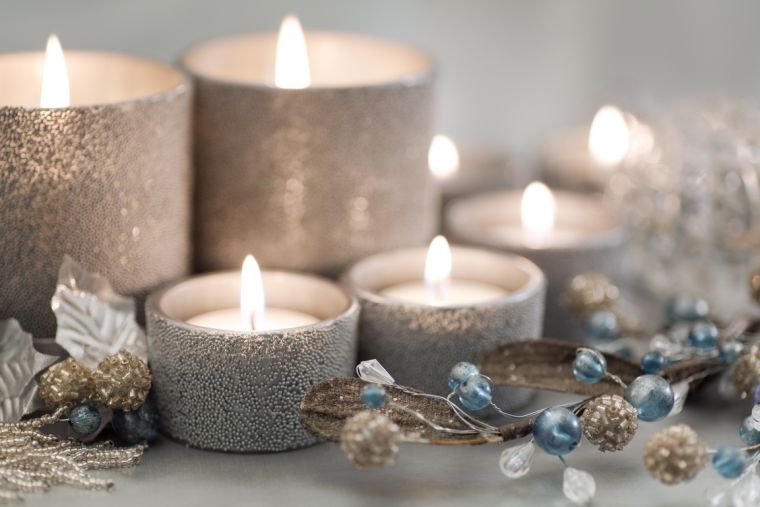 chic-christmas-table-deco-candleholder-glitter-idea