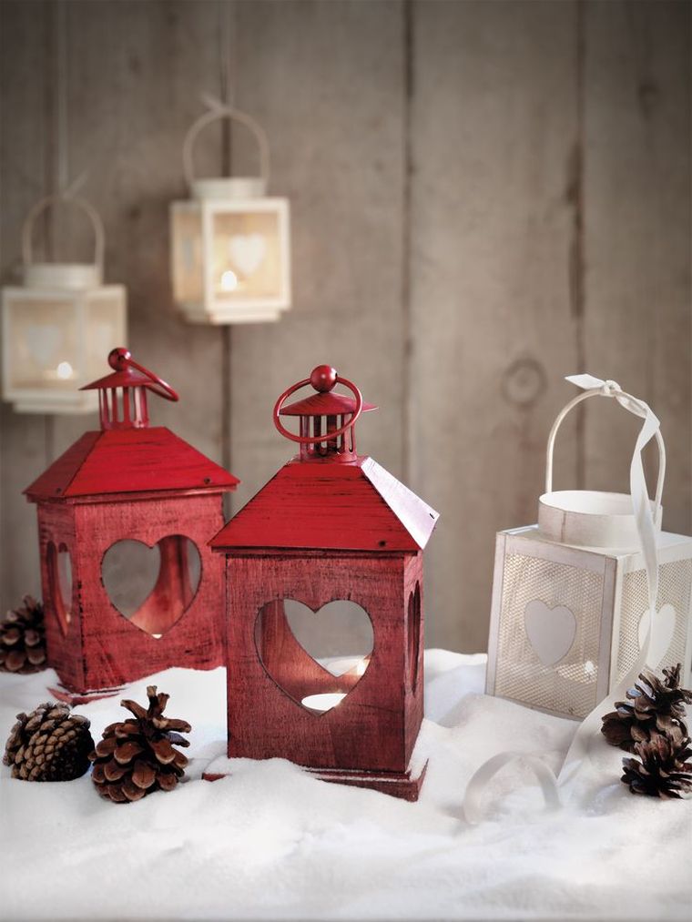 red-lantern-deco-christmas-welcome