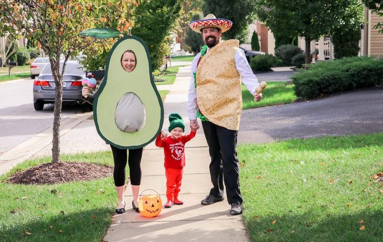 Halloween jelmez ötlet család férfi nő gyermek